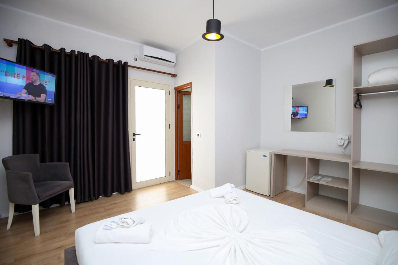 Juar Hotel Vlorë Buitenkant foto