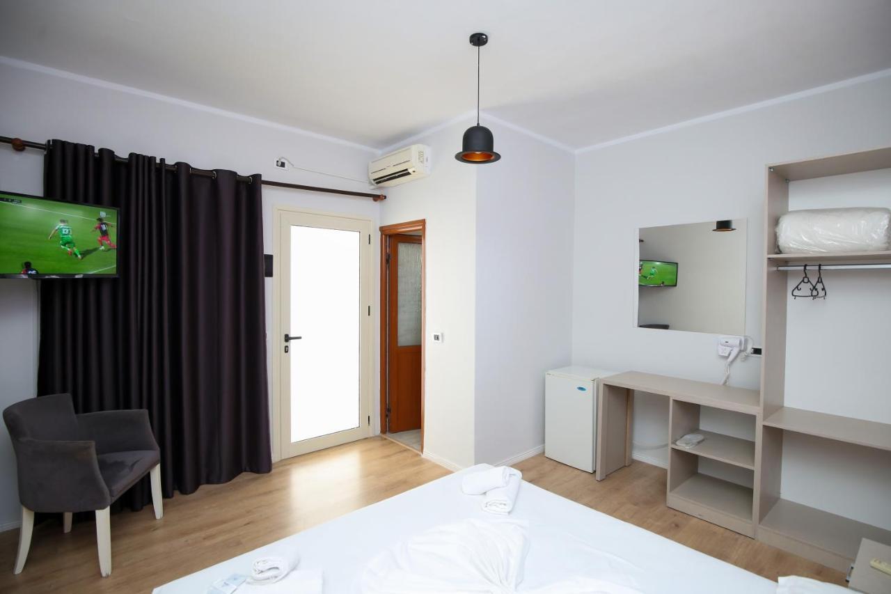 Juar Hotel Vlorë Buitenkant foto