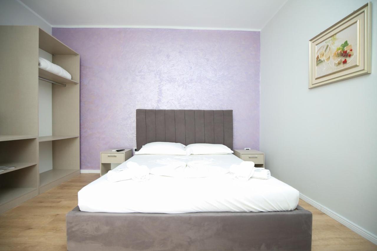 Juar Hotel Vlorë Buitenkant foto