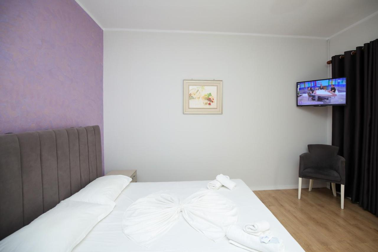 Juar Hotel Vlorë Buitenkant foto