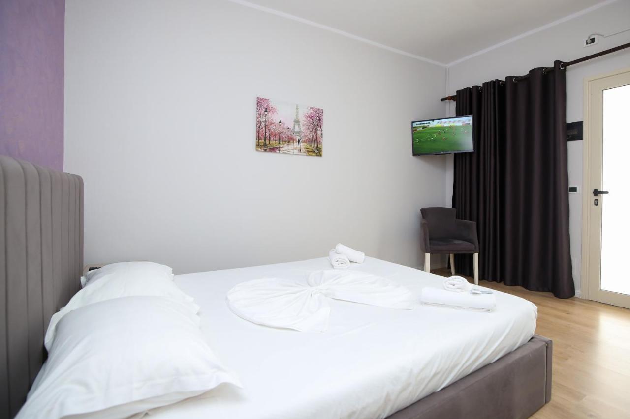 Juar Hotel Vlorë Buitenkant foto